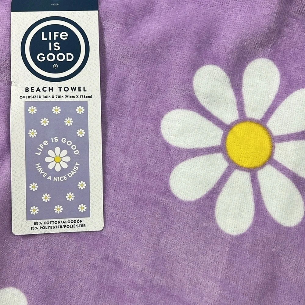 Life is Good - ‘Purple Daisy’ Beach Towel. 36”x 70“. NWT Firm!